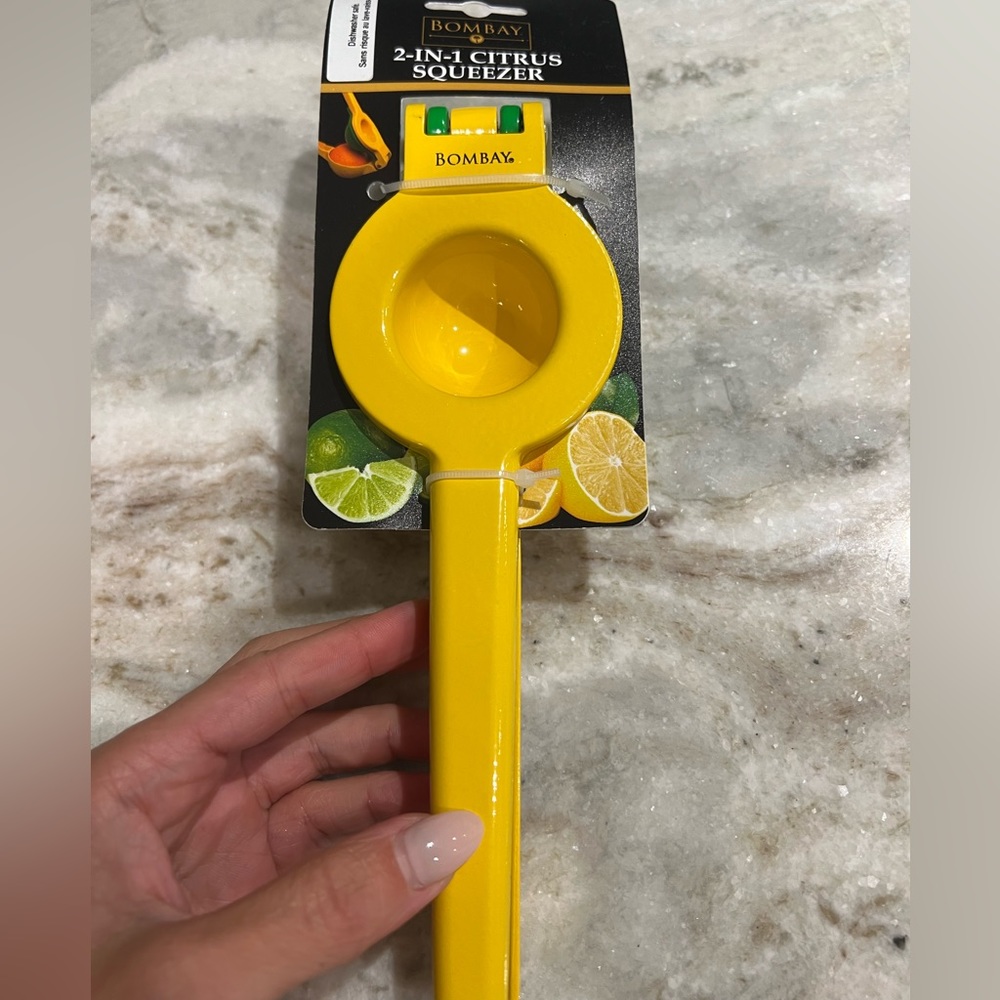 Home Kitchen *New* Lemon Citrus Squeezer Press